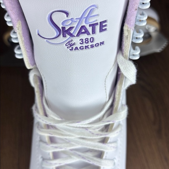 🔥🔥🔥JACKSON White and Purple Soft Skate Size: 9🔥🔥🔥 - Picture 2 of 8